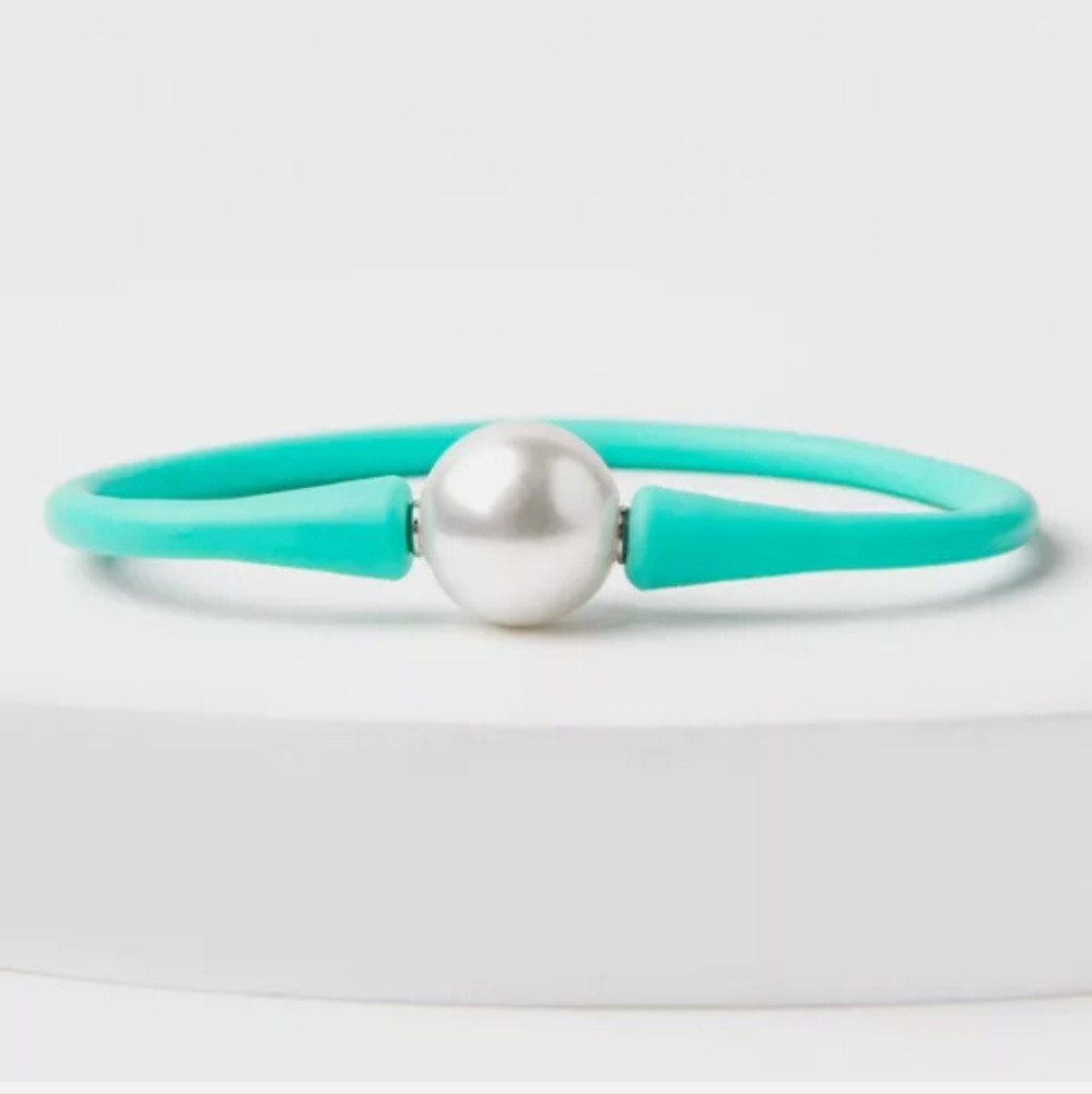 NIB PLUNDER TEAL BRACELET. STRETCHY TEAL BRACELET WITH PEARL. 7". RETIRED. THE P